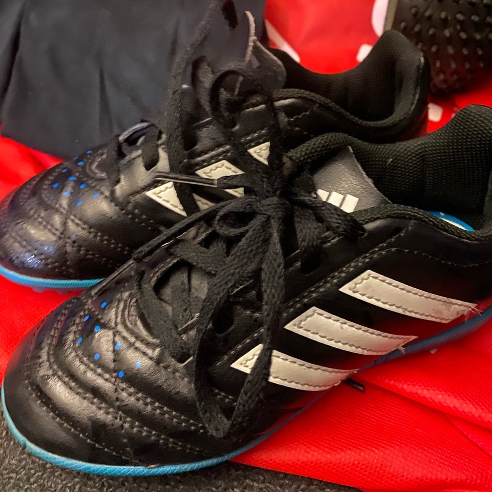 Soccer cleats